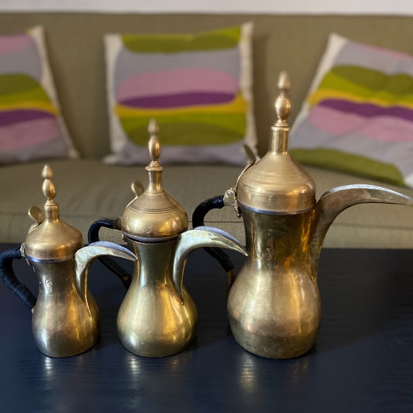 Brass Antique Set of 3 Arabic Coffee Pots - Picture 4 of 9